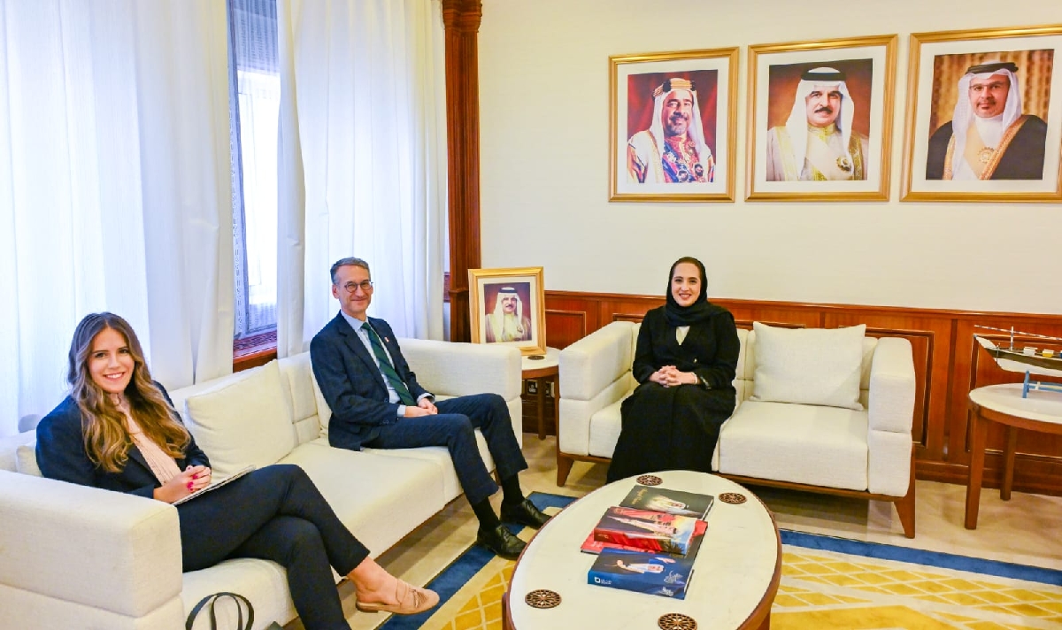 وزيرة الإسكان والتخطيط العمراني تستقبل سفير الولايات المتحدة الأمريكية لدى مملكة البحرين