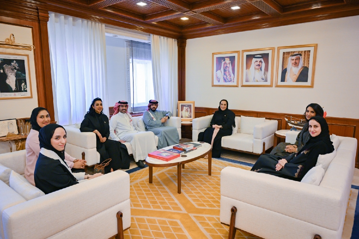 وزيرة الإسكان والتخطيط العمراني تستقبل رئيس مجلس إدارة جمعية البحرين لإدارة الموارد البشرية